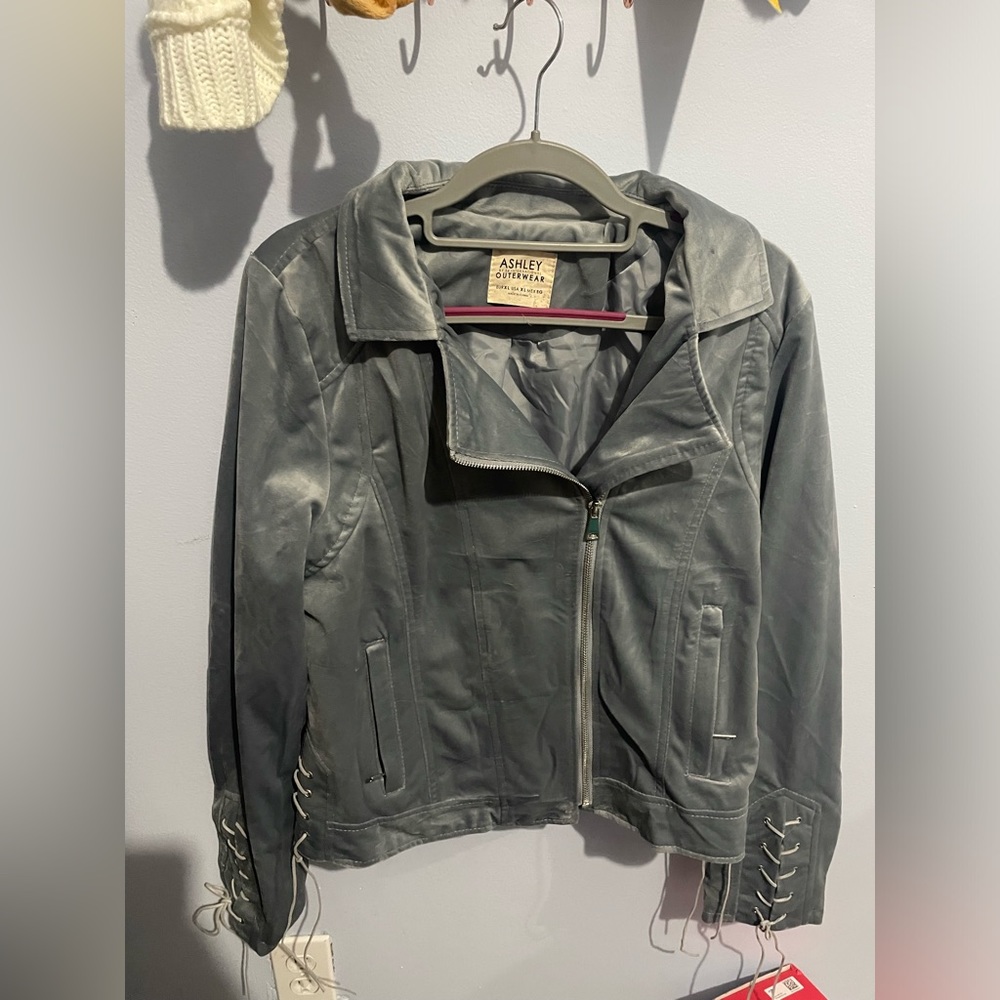 Velvet Jacket - Picture 2 of 6